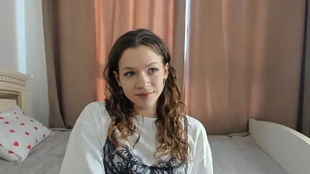 VelvetRisque online show from February 6, 6:31 am