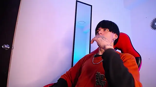 Anhonymus  online show from November 26, 3:39 am