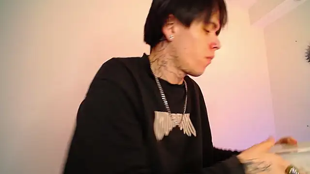 Anhonymus  online show from December 1, 3:40 am