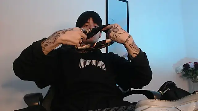 Anhonymus  online show from November 22, 8:40 pm