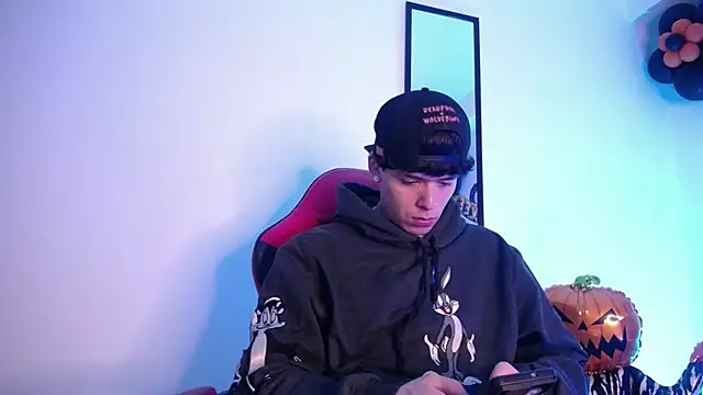 Anhonymus  online show from October 28, 3:40 am