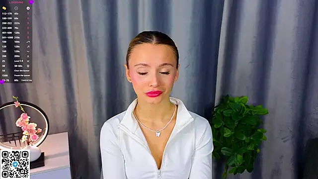 NaughtySeraphine online show from March 4, 5:26 am