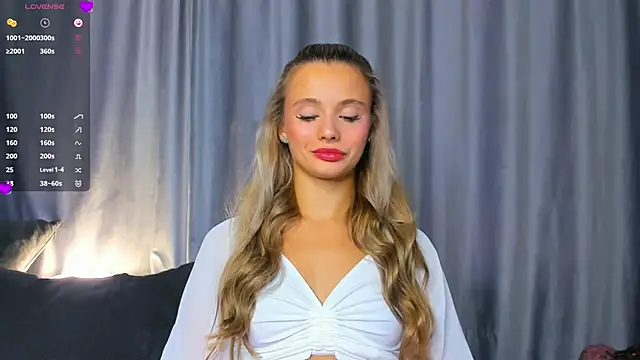 NaughtySeraphine online show from November 5, 6:05 am