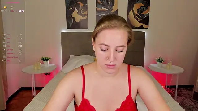 Snapshot of Alice_Cire chatting on October 7, 8:26 am Alice Cire online show from October 7, 8:26 am