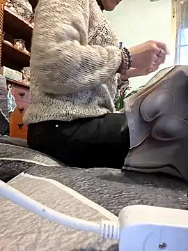 Snapshot of TigreBianca27 chatting on February 2, 4:17 pm TigreBianca27 online show from February 2, 4:17 pm