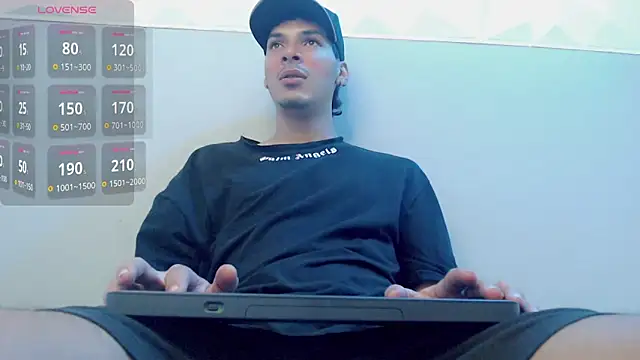 Snapshot of yankees_ chatting on October 5, 1:13 pm yankees online show from October 5, 1:13 pm