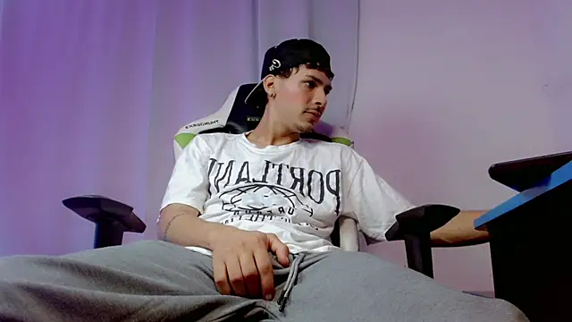 Snapshot of yankees_ chatting on October 13, 8:38 am yankees online show from October 13, 8:38 am