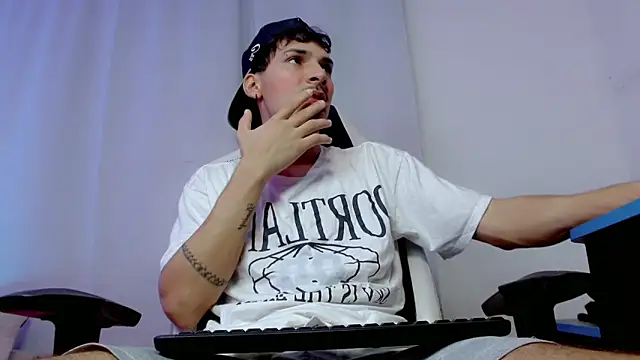 Snapshot of yankees_ chatting on October 12, 5:31 am yankees online show from October 12, 5:31 am