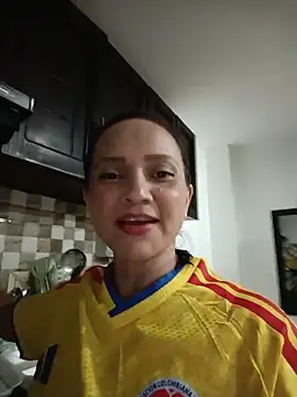 Snapshot of Amanda39 chatting on June 18, 12:20 am Amanda39 online show from June 18, 12:20 am