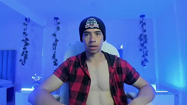 Snapshot of Muscle_Scott chatting on November 1, 12:21 pm Muscle Scott online show from November 1, 12:21 pm