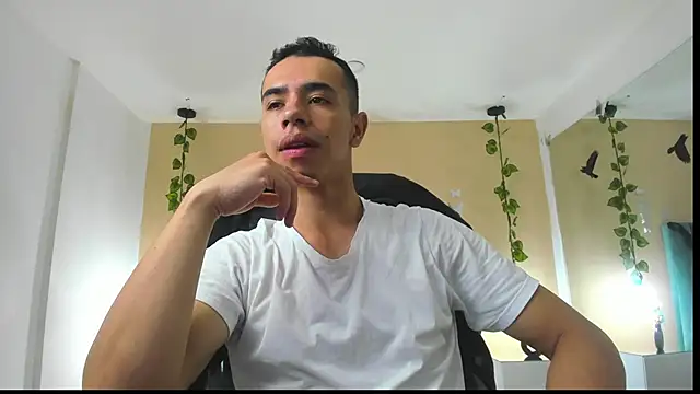 Snapshot of Muscle_Scott chatting on October 23, 12:26 pm Muscle Scott online show from October 23, 12:26 pm