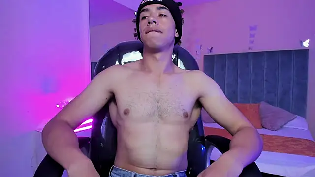 Snapshot of Muscle_Scott chatting on November 24, 12:49 pm Muscle Scott online show from November 24, 12:49 pm