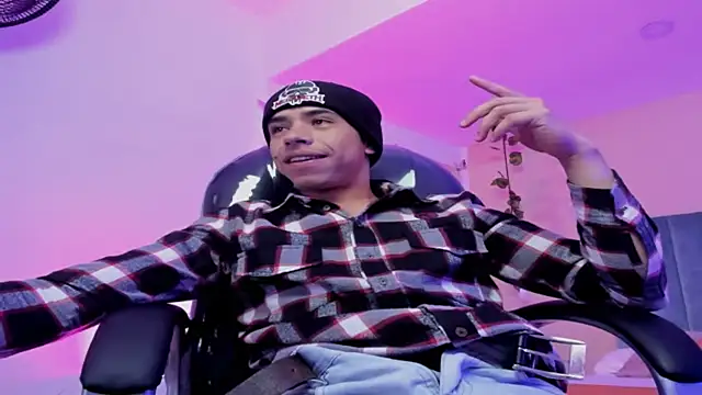 Snapshot of Muscle_Scott chatting on November 26, 12:49 pm Muscle Scott online show from November 26, 12:49 pm