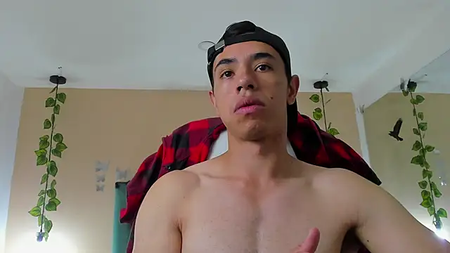 Snapshot of Muscle_Scott chatting on October 11, 12:17 pm Muscle Scott online show from October 11, 12:17 pm