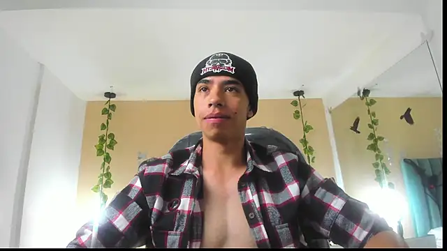 Snapshot of Muscle_Scott chatting on October 21, 12:26 pm Muscle Scott online show from October 21, 12:26 pm