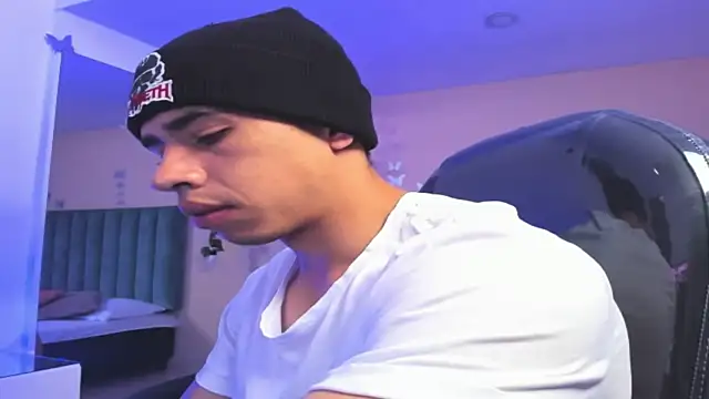 Snapshot of Muscle_Scott chatting on November 28, 12:38 pm Muscle Scott online show from November 28, 12:38 pm