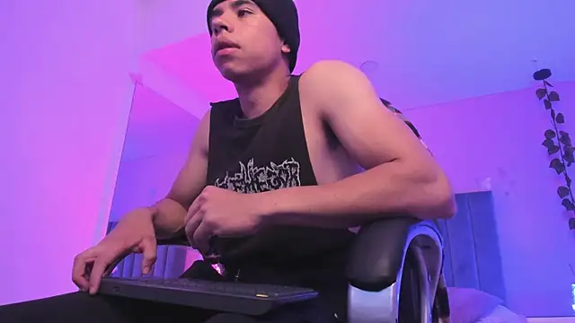 Snapshot of Muscle_Scott chatting on November 15, 12:53 pm Muscle Scott online show from November 15, 12:53 pm