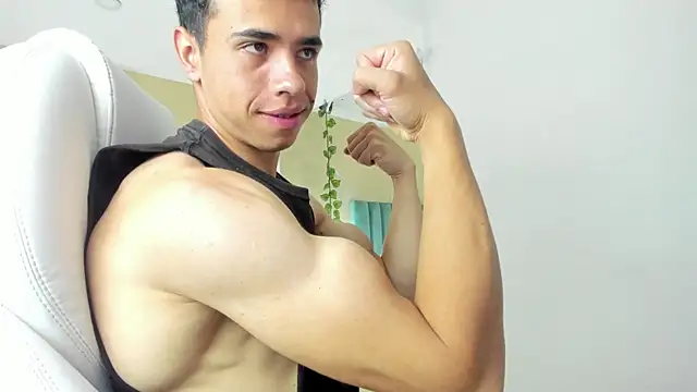 Snapshot of Muscle_Scott chatting on September 23, 12:12 pm Muscle Scott online show from September 23, 12:12 pm