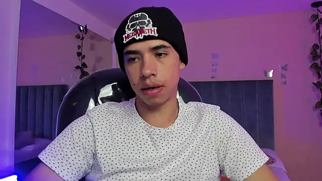 Snapshot of Muscle_Scott chatting on November 21, 12:59 pm Muscle Scott online show from November 21, 12:59 pm