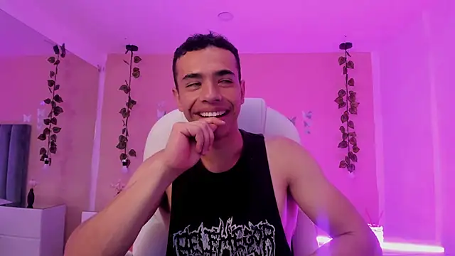 Snapshot of Muscle_Scott chatting on November 2, 1:27 pm Muscle Scott online show from November 2, 1:27 pm