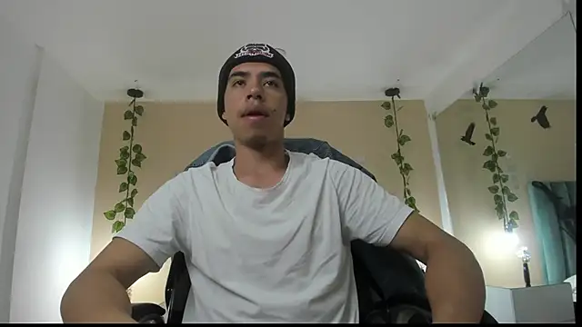 Snapshot of Muscle_Scott chatting on October 28, 12:26 pm Muscle Scott online show from October 28, 12:26 pm