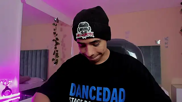 Snapshot of Muscle_Scott chatting on November 16, 1:38 pm Muscle Scott online show from November 16, 1:38 pm