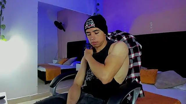 Snapshot of Muscle_Scott chatting on November 30, 2:29 pm Muscle Scott online show from November 30, 2:29 pm