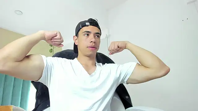 Snapshot of Muscle_Scott chatting on September 22, 12:11 pm Muscle Scott online show from September 22, 12:11 pm