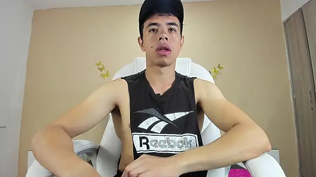 Snapshot of Muscle_Scott chatting on October 12, 12:17 pm Muscle Scott online show from October 12, 12:17 pm