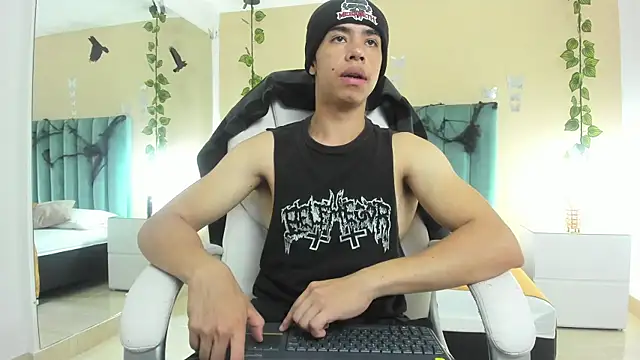 Snapshot of Muscle_Scott chatting on October 30, 12:25 pm Muscle Scott online show from October 30, 12:25 pm