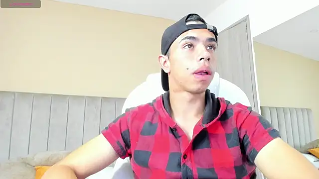 Snapshot of Muscle_Scott chatting on September 13, 12:49 pm Muscle Scott online show from September 13, 12:49 pm