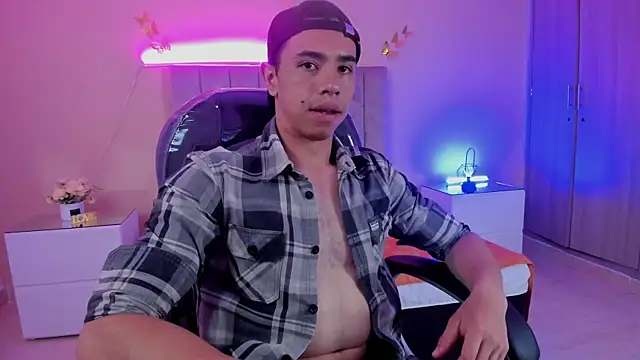 Snapshot of Muscle_Scott chatting on November 13, 12:53 pm Muscle Scott online show from November 13, 12:53 pm