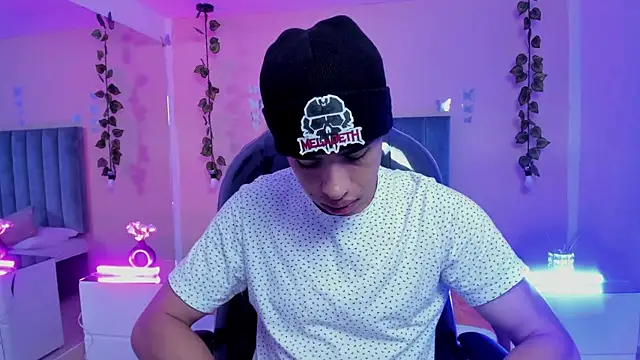 Snapshot of Muscle_Scott chatting on November 5, 12:41 pm Muscle Scott online show from November 5, 12:41 pm