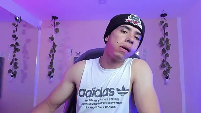 Snapshot of Muscle_Scott chatting on November 19, 12:49 pm Muscle Scott online show from November 19, 12:49 pm