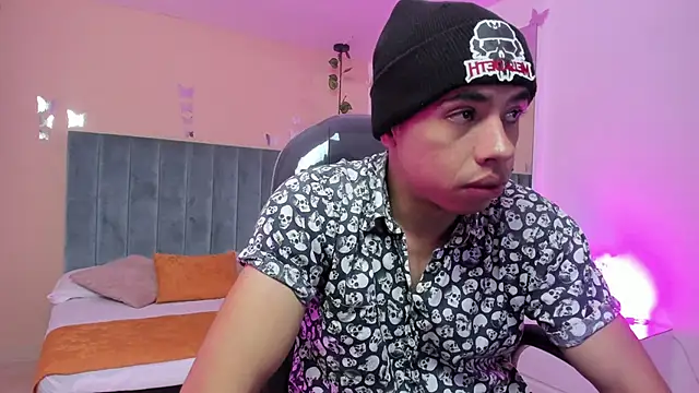 Snapshot of Muscle_Scott chatting on December 3, 12:37 pm Muscle Scott online show from December 3, 12:37 pm