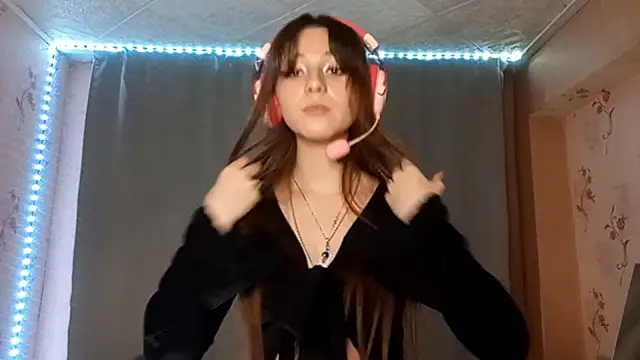 Sophiecuttie online show from October 10, 4:30 pm