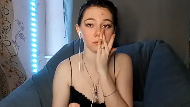 Sophiecuttie online show from October 12, 4:19 pm