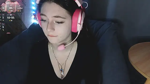 Snapshot of Sophiecuttie chatting on October 25, 3:34 pm Sophiecuttie online show from October 25, 3:34 pm