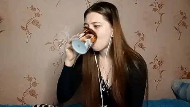 Sophiecuttie online show from October 4, 7:04 pm