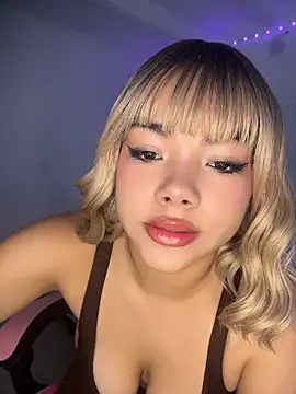 Snapshot of Dakota-Lona chatting on June 3, 9:41 pm Dakota-Lona online show from June 3, 9:41 pm