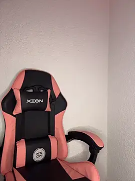 Dakota-Lona online show from March 19, 9:37 pm