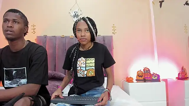 Snapshot of Kiaraa_y_Her_Crazy chatting on October 30, 7:11 pm Kiaraa y Her Crazy online show from October 30, 7:11 pm