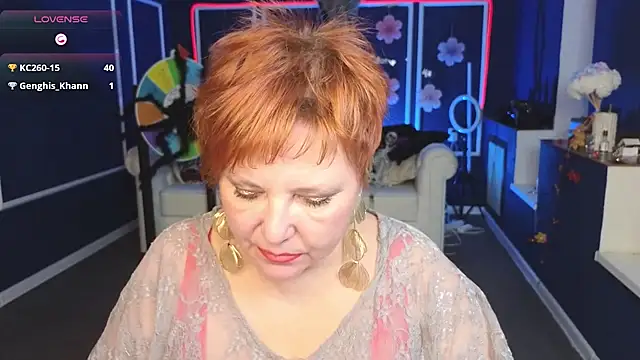 Kira Kenett online show from October 25, 4:51 pm