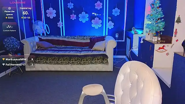 Kira Kenett online show from December 18, 8:41 am