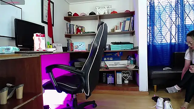 GretaVoss  online show from October 27, 7:04 pm