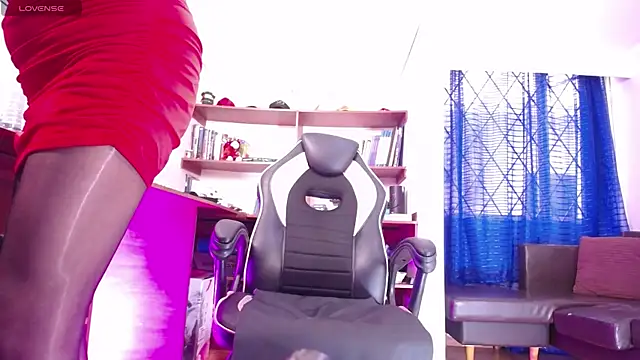 GretaVoss  online show from November 7, 7:18 pm