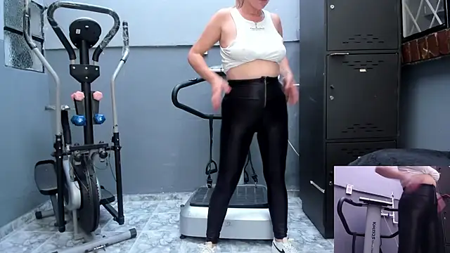 GretaVoss  online show from October 25, 9:04 pm