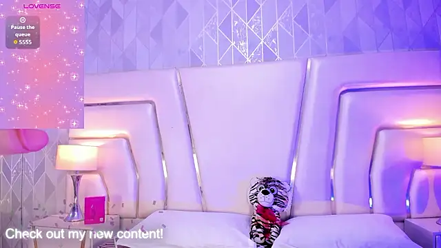 HatsaJones online show from March 7, 3:57 am