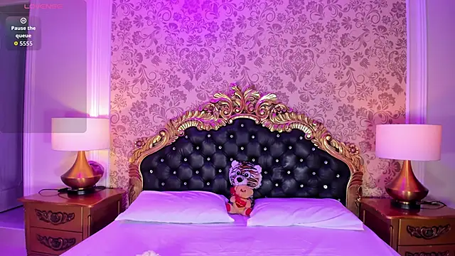 HatsaJones online show from October 21, 3:50 am