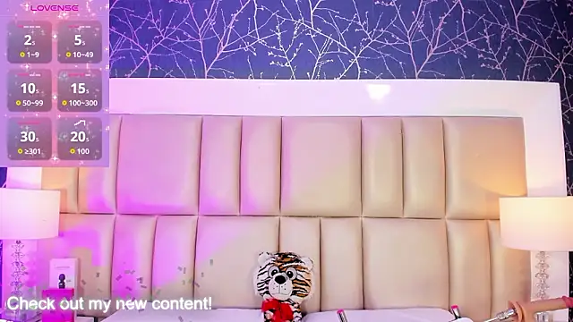 HatsaJones online show from March 11, 3:44 am